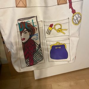 Adorable Henri Bendel tote bag with leather straps